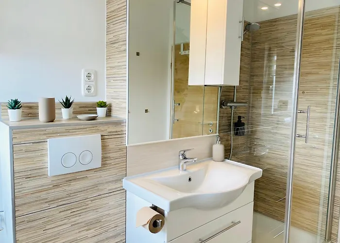 Belisima I - Krautinsel I Chiemsee I Modern Mit Seeblick I 2 Balkone I 2 Schalfzimmer I Waschmaschine I Parkplatz I Naehe Baecker Rimsting